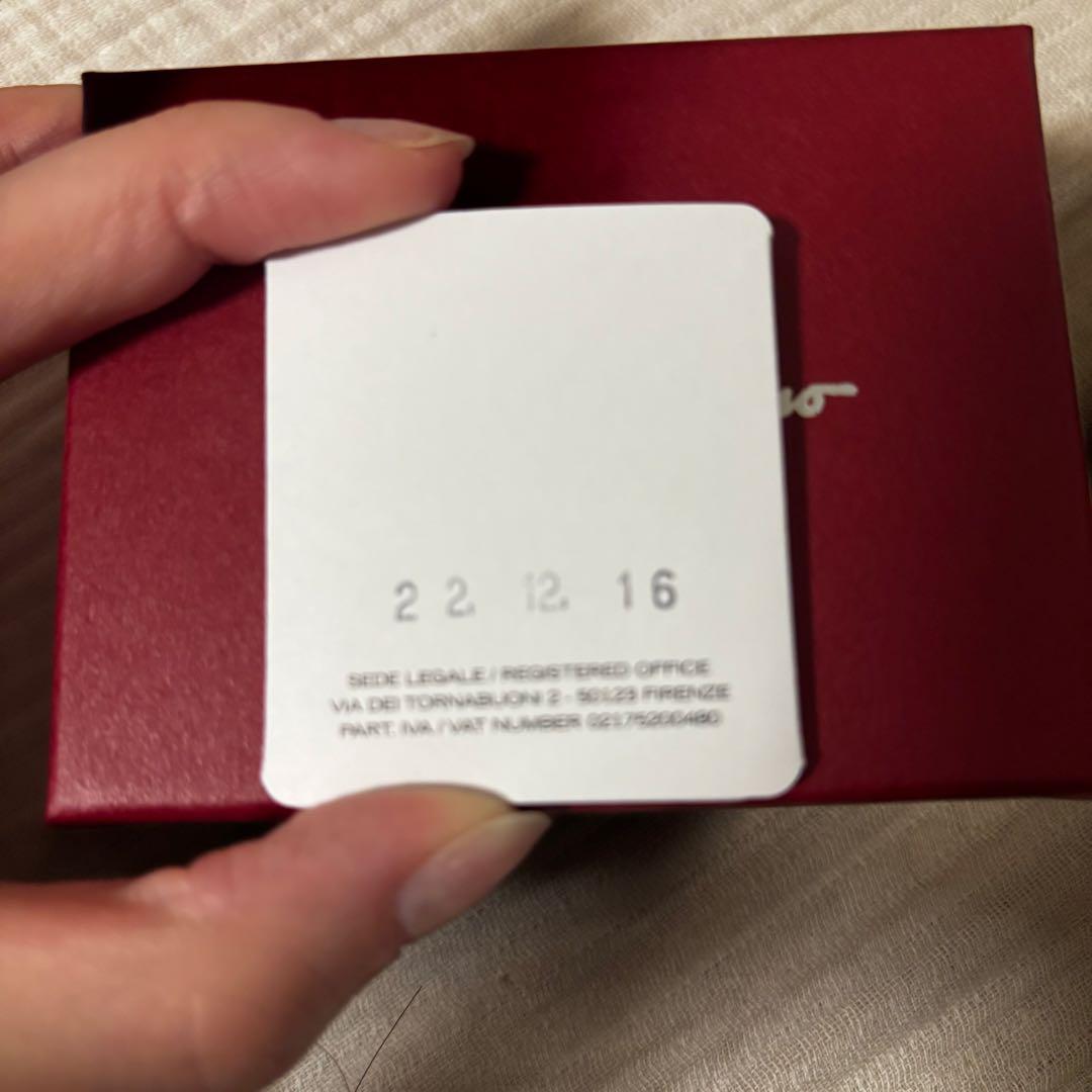 Salvatore Ferragamo フェラガモ　ゴールドリボン　ヴァラピアス