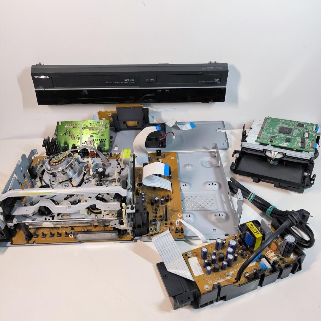 美品 TOSHIBA D-VDR9K 地デジ対応ビデオ一体型DVDレコーダー