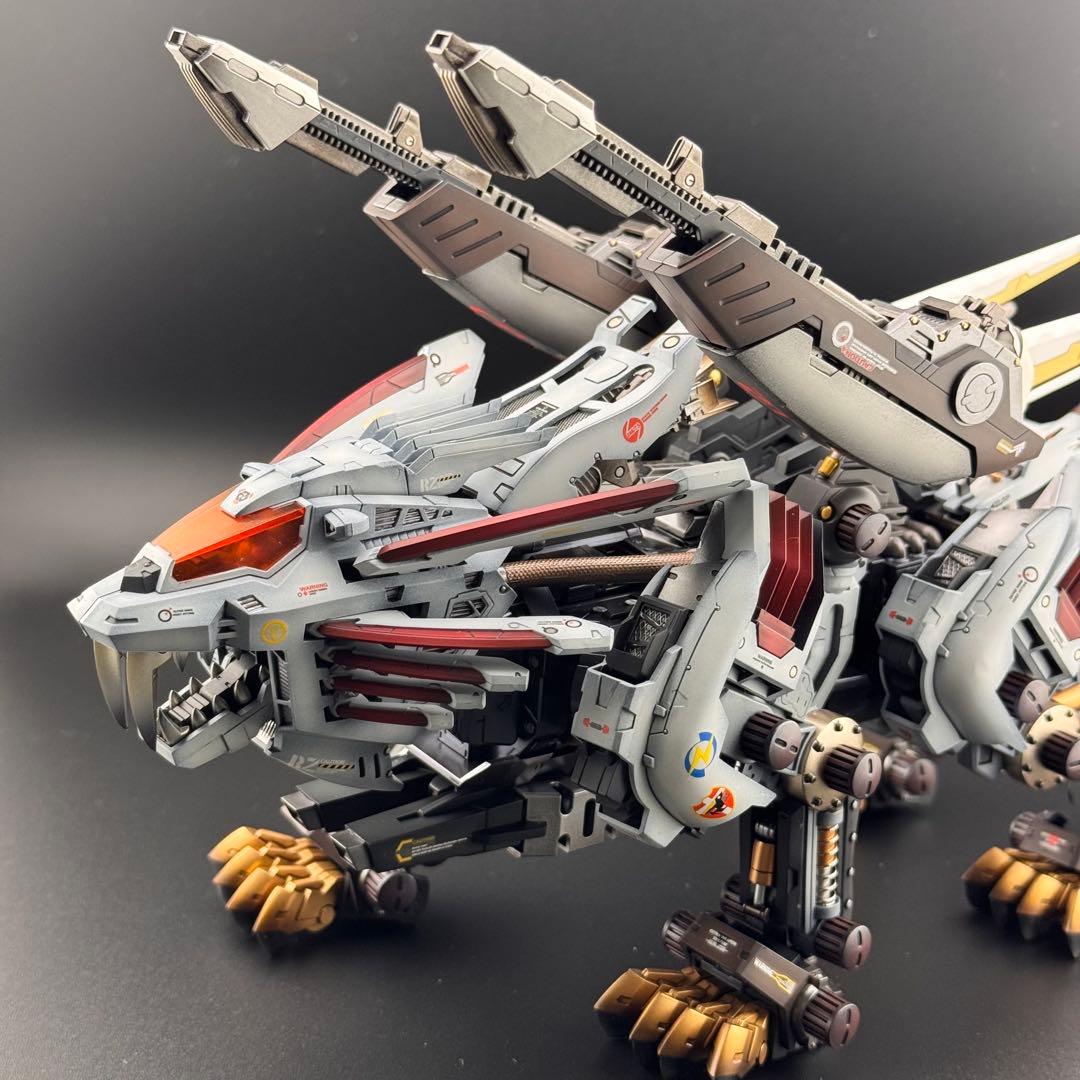 コトブキヤ ゾイド HMM ブレードライガー 全塗装 完成品