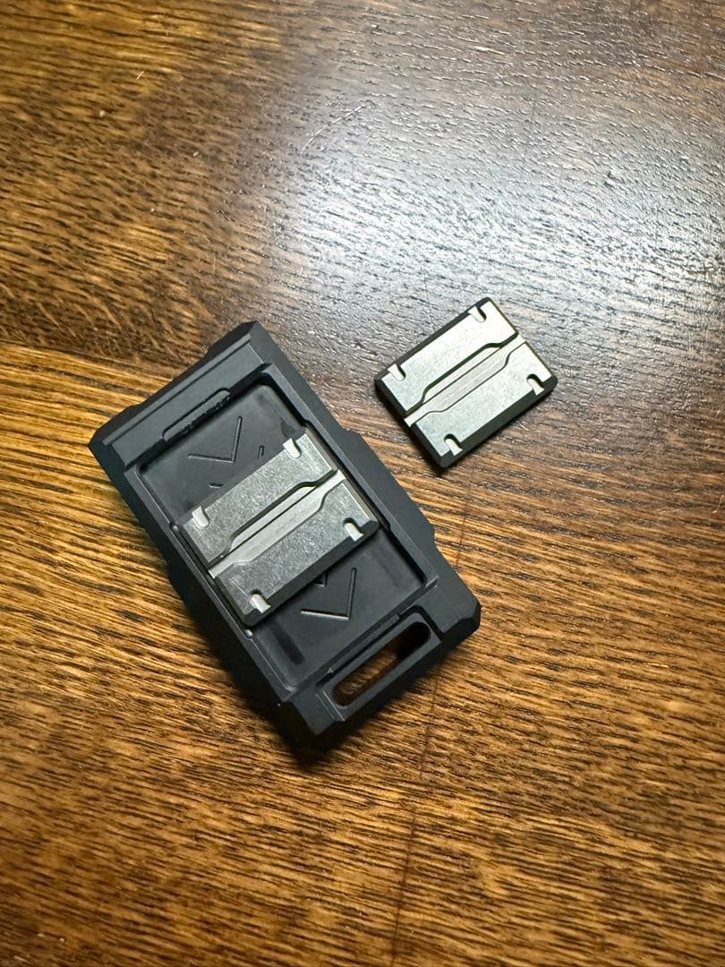 BIG WHITE EDC フィジェット RAMPART