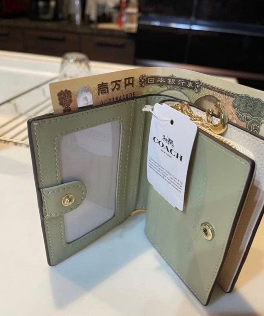 新品コーチCOACHパスキアコラボ二つ折り財布スナップウォレットホワイト.白