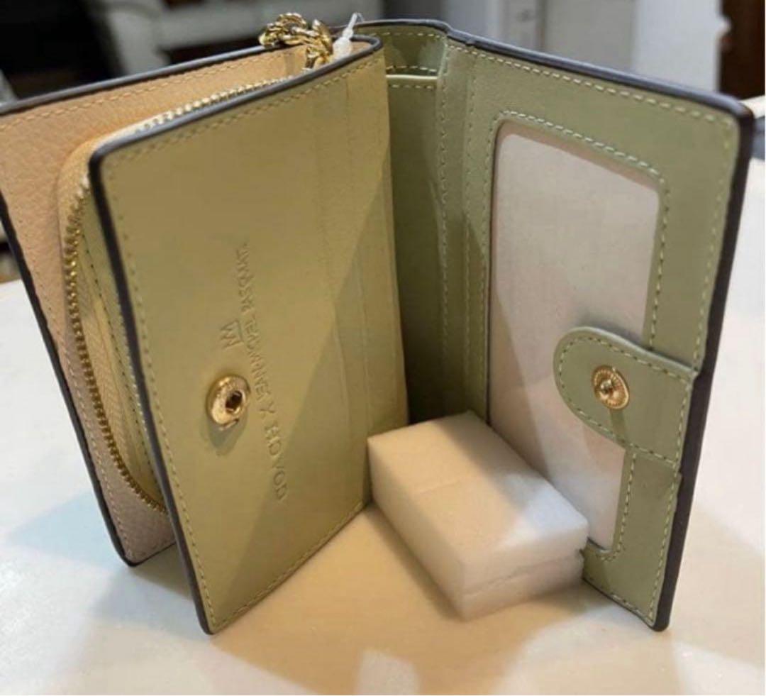 新品コーチCOACHパスキアコラボ二つ折り財布スナップウォレットホワイト.白