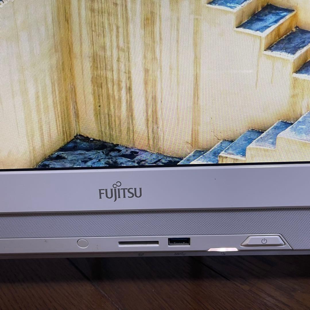 【半額】Fujitsu デスクトップPC ESPRIMO FH52/A3