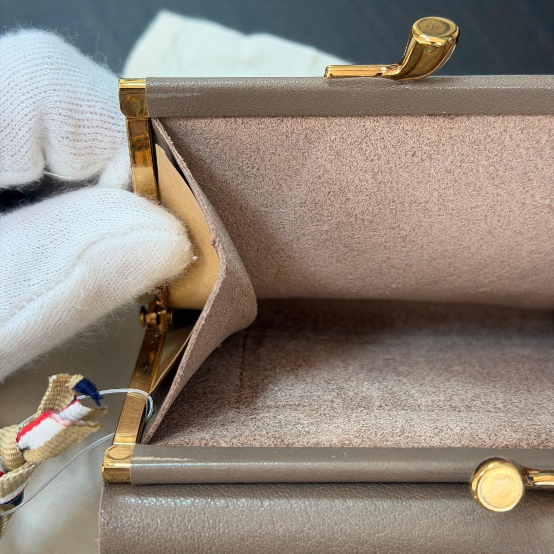 【新品未使用】イルビゾンテ 二つ折り がま口 財布 グレー