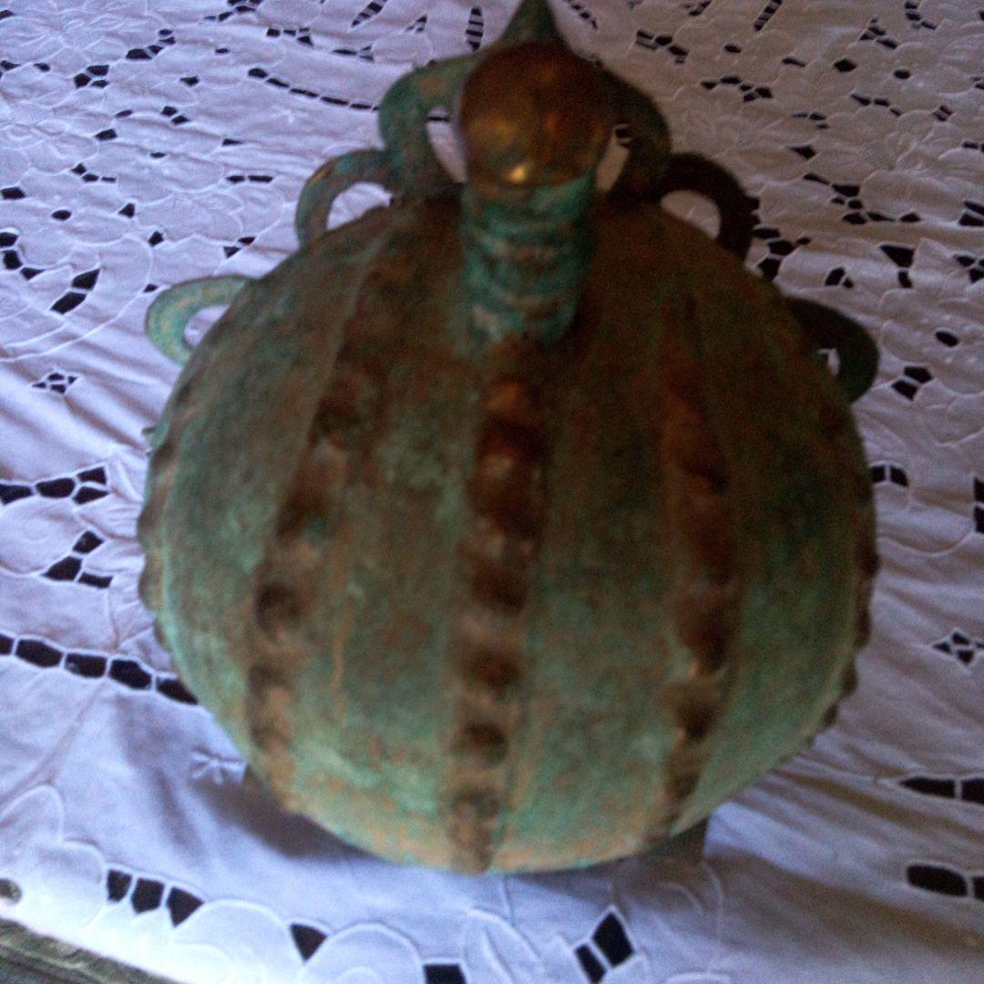 骨董品装飾的な青銅色兜