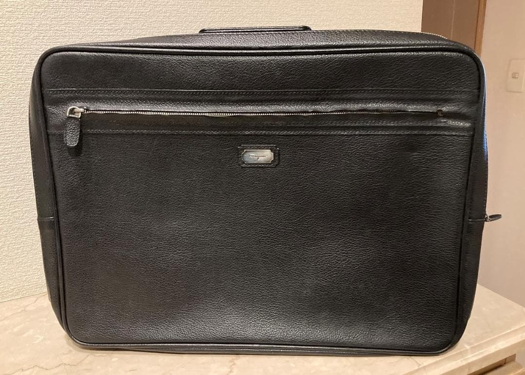 プラハFeragamoフェラガモ(本革)トラベルバッグ 黒