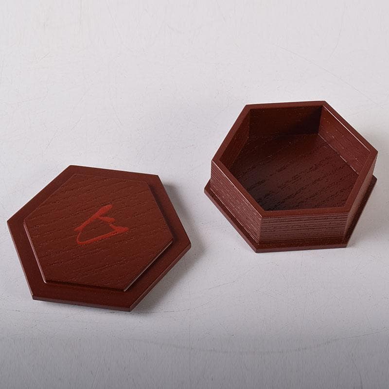 茶道具　哲公房　中村宗哲作　溜塗　寿字　六角香合　而妙斎花押有　共箱　C7749