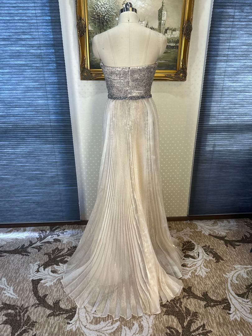 ★要プロフ確認★あなばら いづみ様 スパンコール装飾のシルバー系ドレス