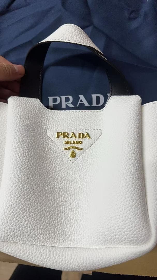 即日発送 ~~ ホワイトレザーハンドバッグ 保存袋付き