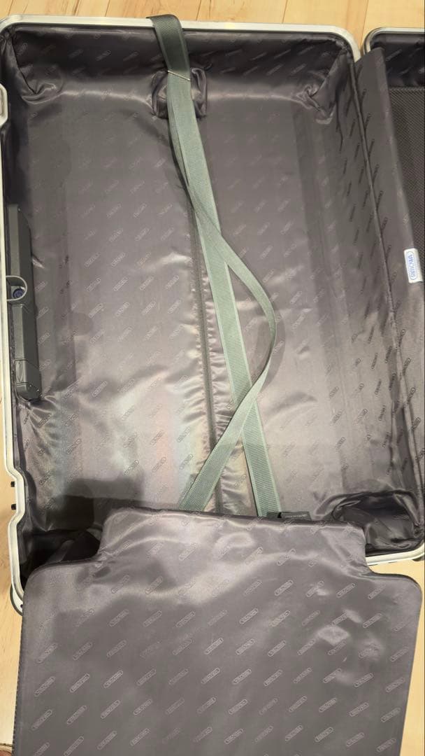 RIMOWA ネイビーキャリーケース