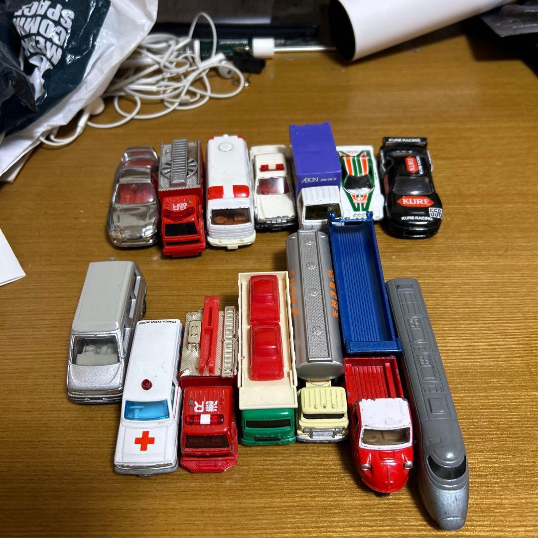 ミニカーセット 15台 救急車・消防車・スポーツカー・廃盤トミカ