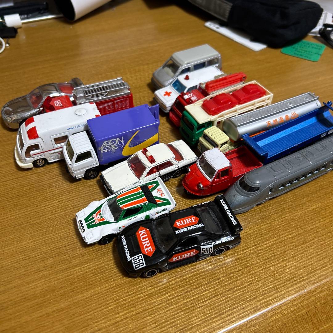 ミニカーセット 15台 救急車・消防車・スポーツカー・廃盤トミカ