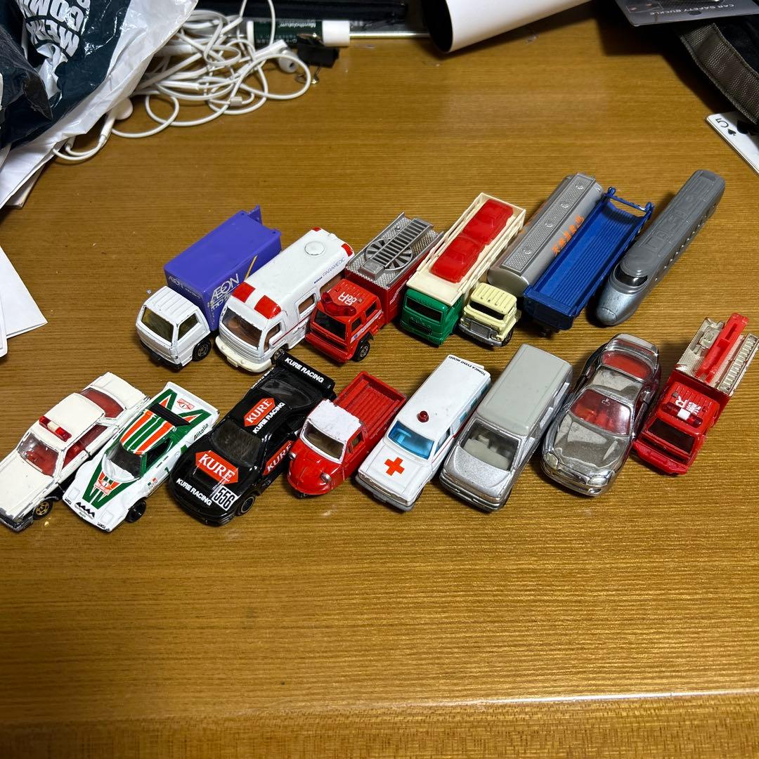 ミニカーセット 15台 救急車・消防車・スポーツカー・廃盤トミカ