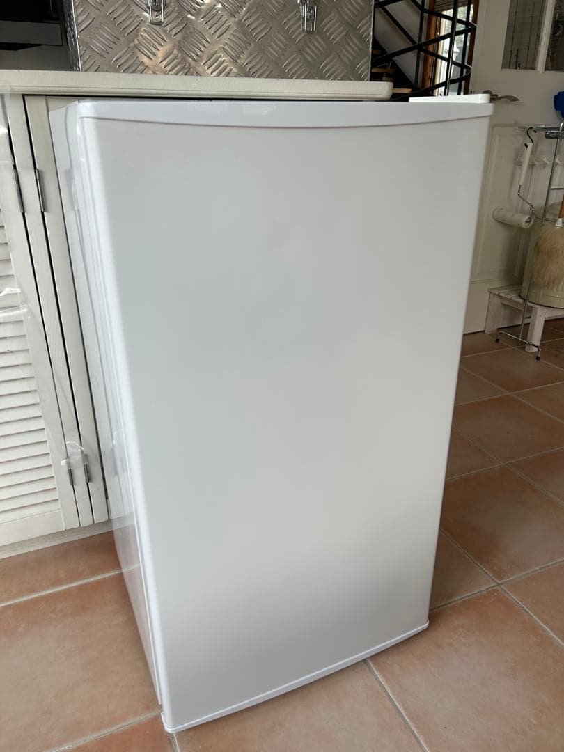 コンパクトホワイト冷蔵庫 冷凍室付き