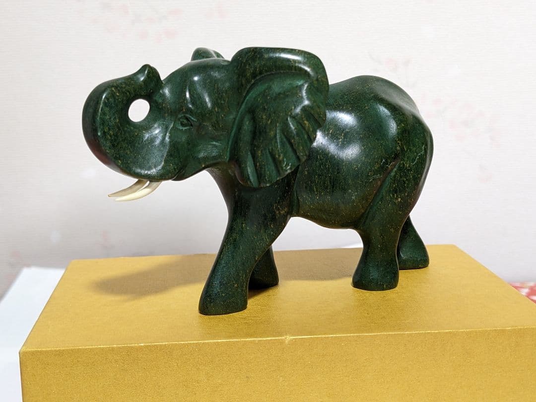♦VERDITE バーダイト 象彫刻置物飾り 南アフリカ共和国産 宝飾品 レア物