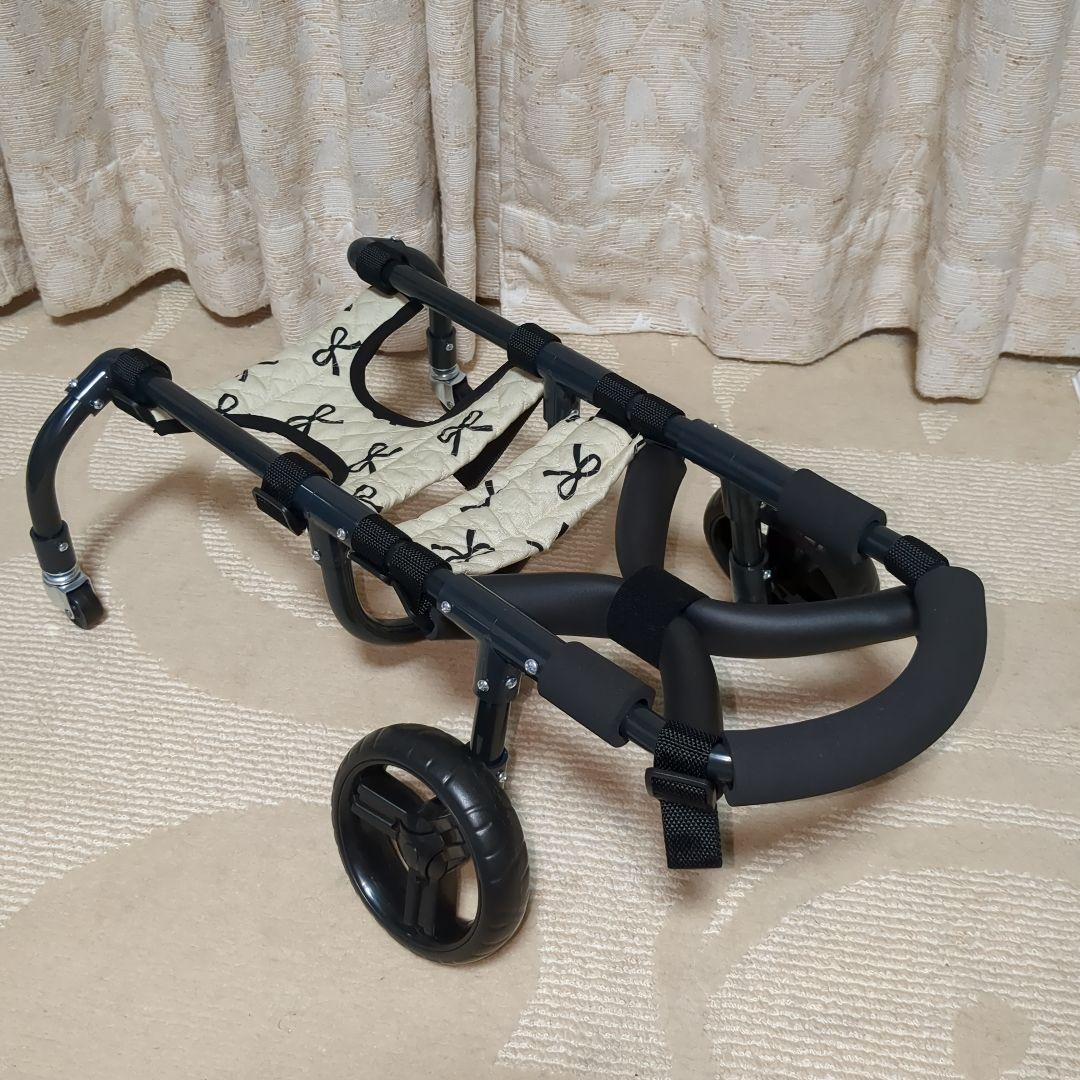 M.ダックス等4輪　リハビリ　食事補助　犬用車椅子　介護用　犬の歩行器