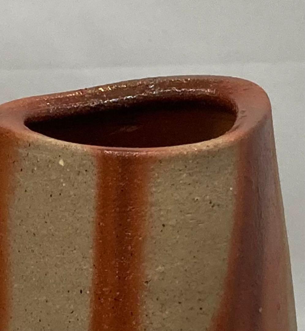 B117b  山本雄一造「備前　三方花入」共布共箱　山本陶秀の長男　緋襷　岡山