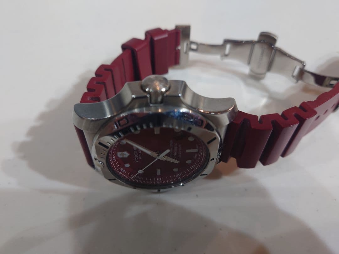 Victorinox ビクトリノックス　時計　プロフェッショナルダイバー　赤