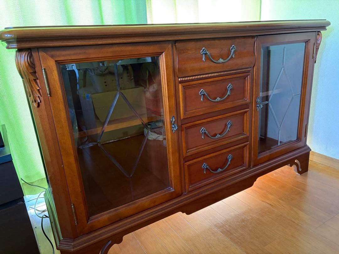 リンホーリン ガラス戸付き4段キャビネット