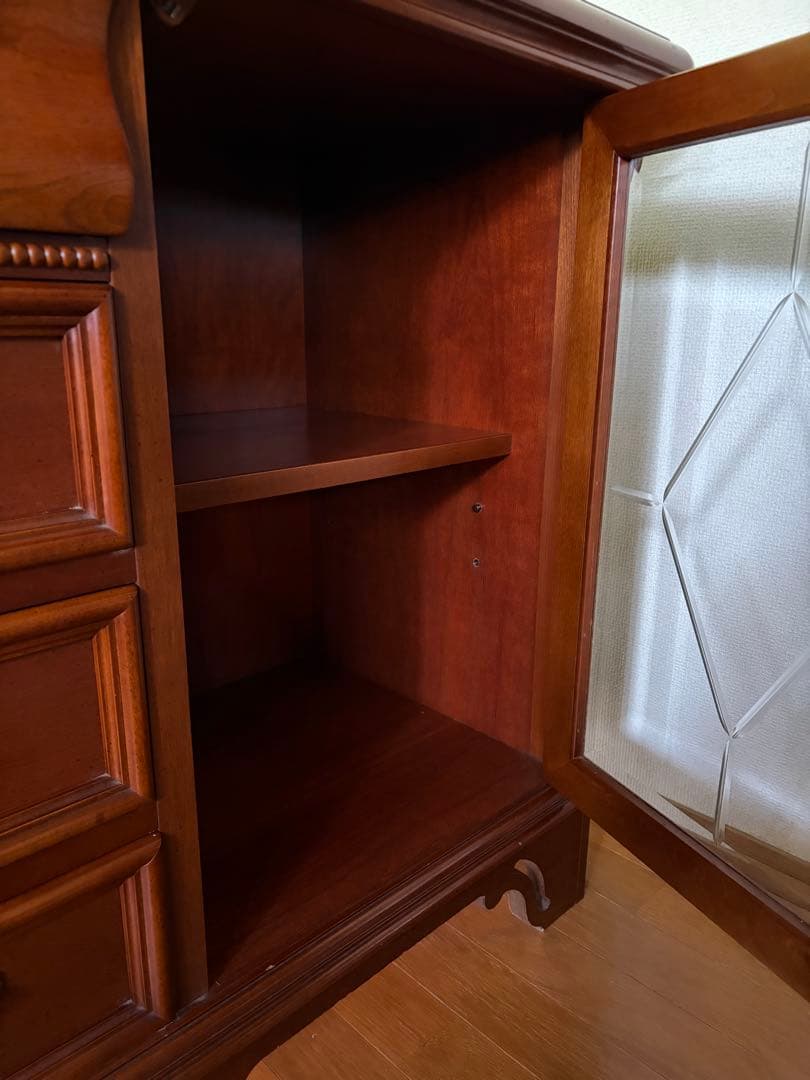 リンホーリン ガラス戸付き4段キャビネット