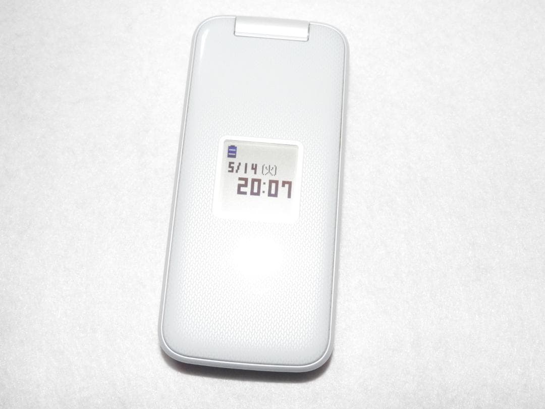 FCNT らくらくホン F-01M ホワイト docomo 4G LTE ガラホ