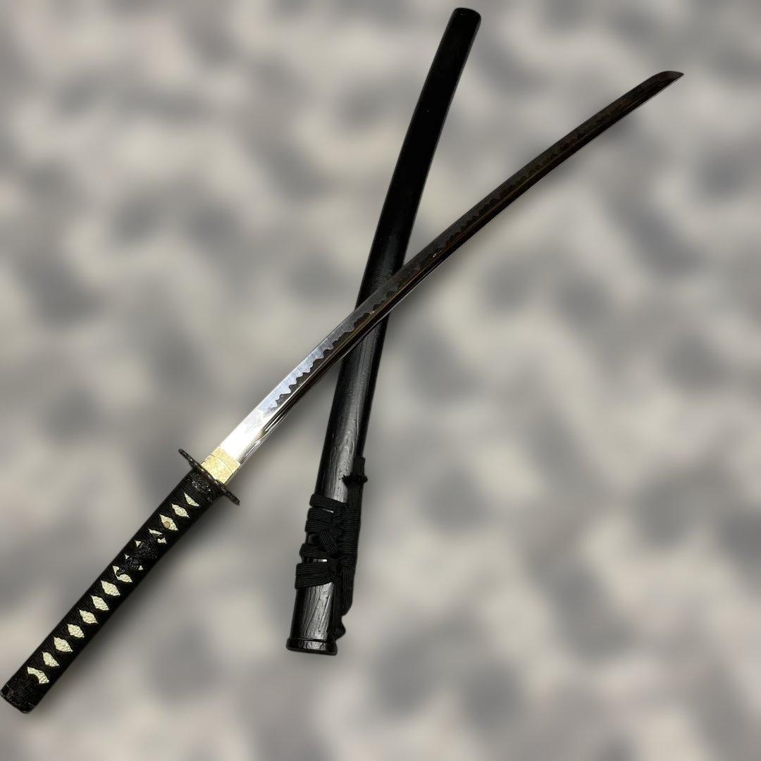 居合刀 黒柄 菊花透し丸鍔 黒木肌鞘