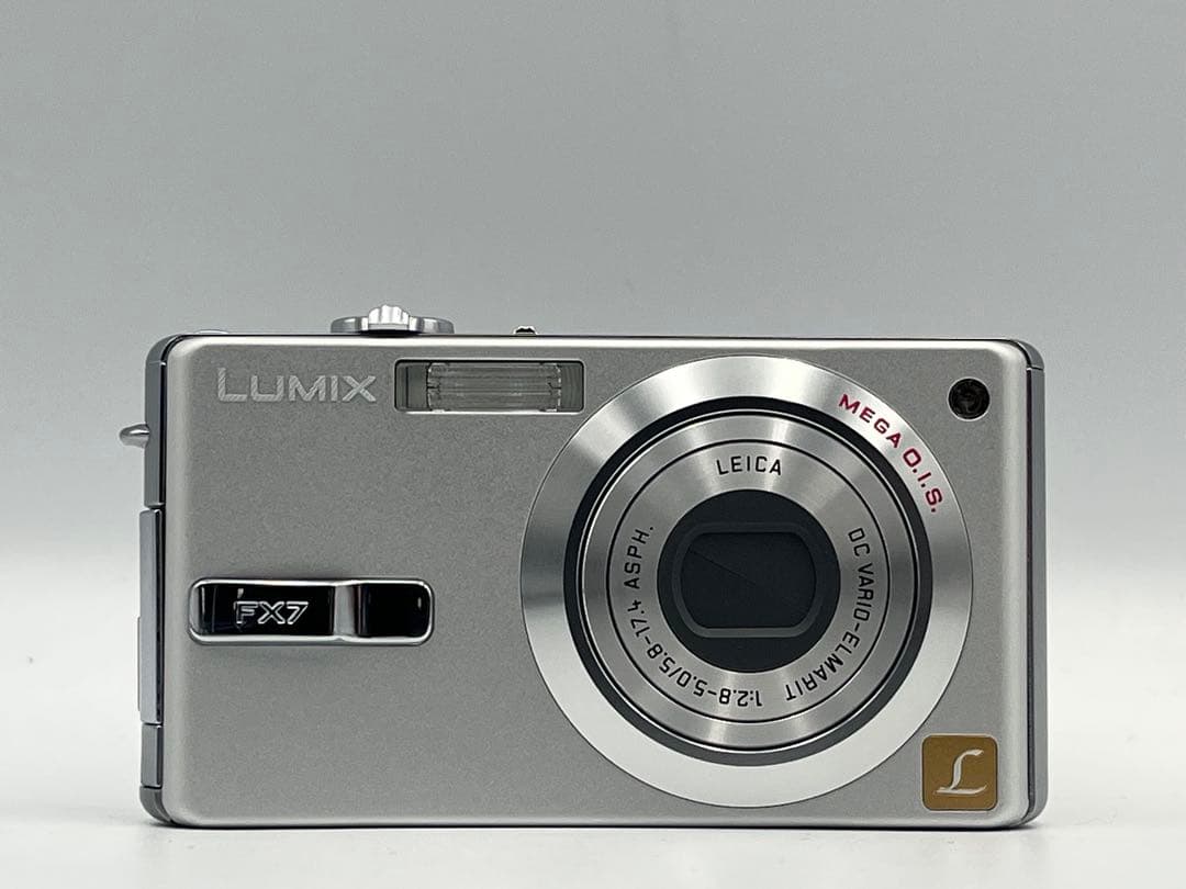 Panasonic デジタルカメラ LUMIX DMC-FX7 シルバー 本体