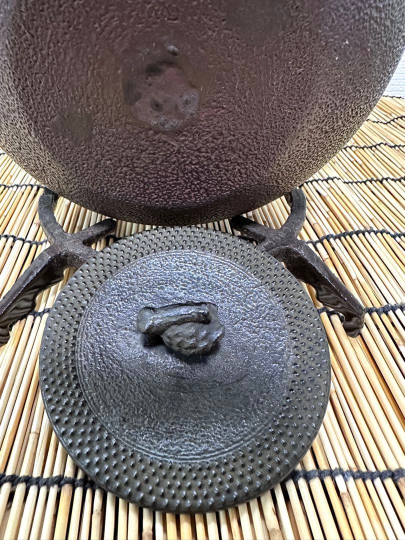 ほぼ未使用品　南部秀山堂　佐藤 勝弘作　１５型アラレ　鉄瓶　南部鉄瓶　南部鉄器