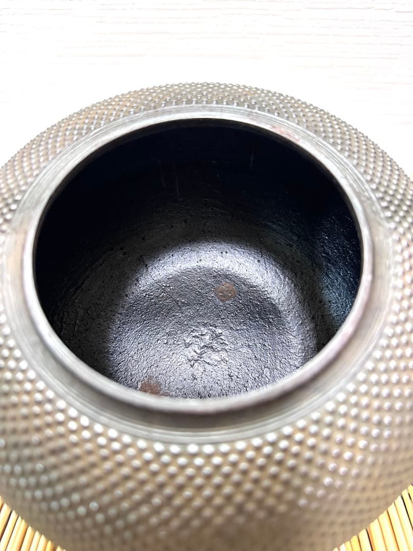 ほぼ未使用品　南部秀山堂　佐藤 勝弘作　１５型アラレ　鉄瓶　南部鉄瓶　南部鉄器