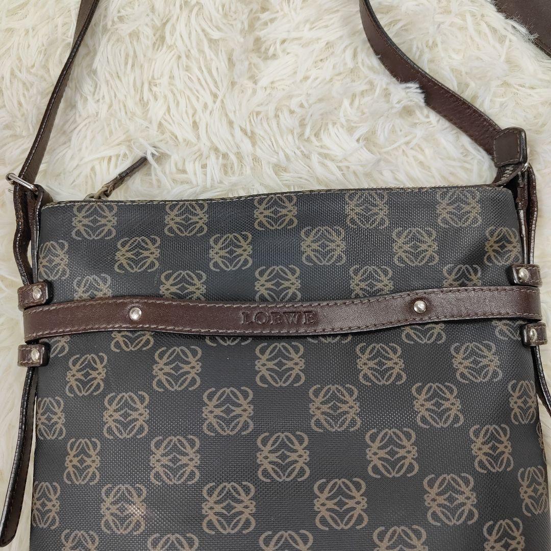 本日限定価格　ロエベ　ショルダーバッグ　アナグラム　リピート　PVC　ポーチ