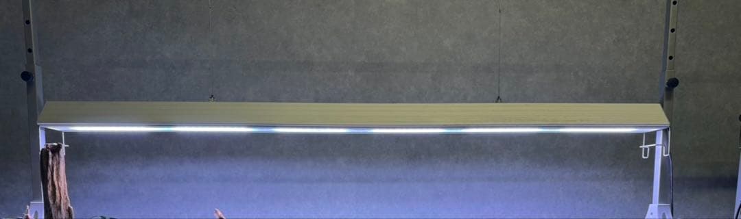 Aqullo トライアングル　Vivid 120水槽用