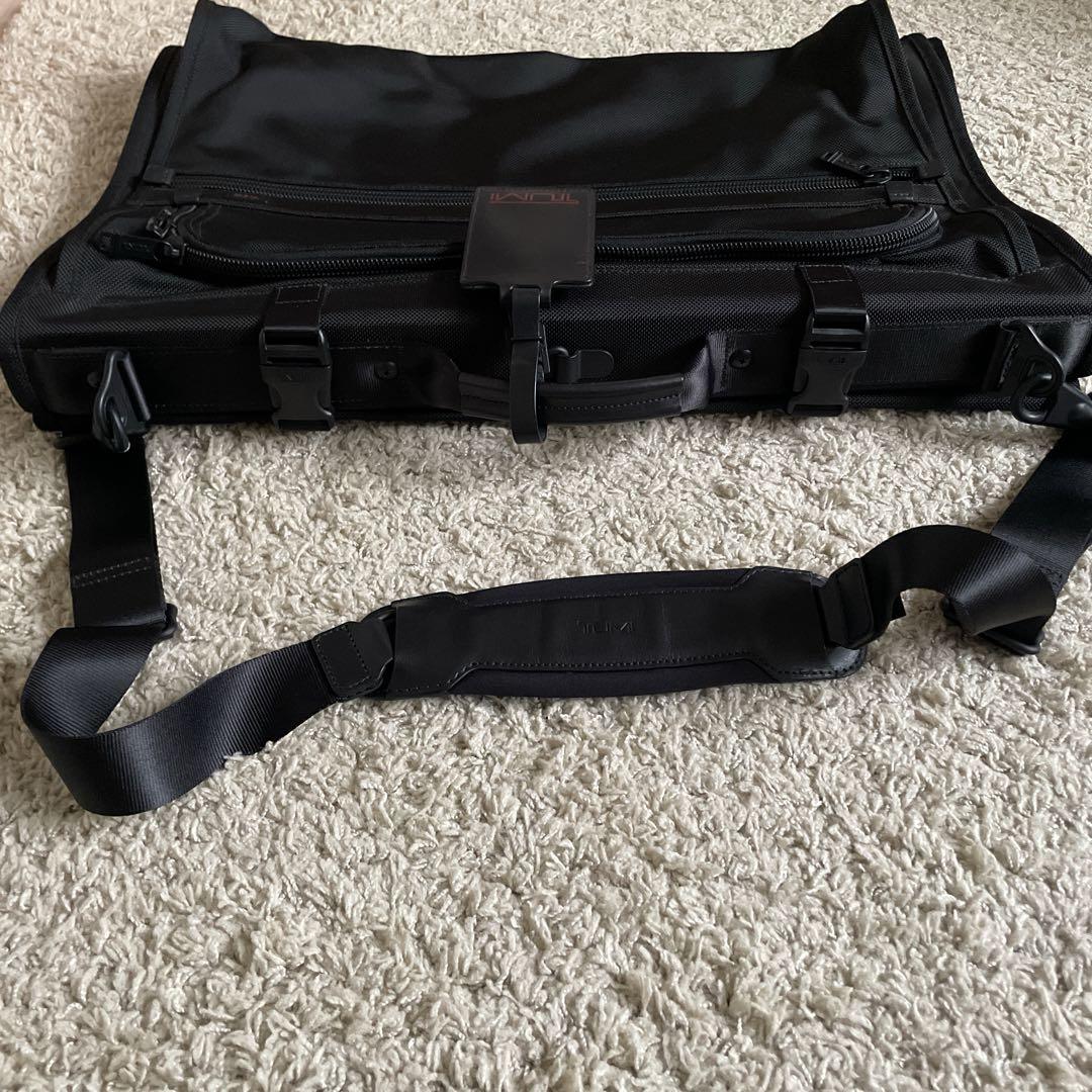 【極美品】TUMI ガーメントバッグ トライフォールド 22133DH ブラック