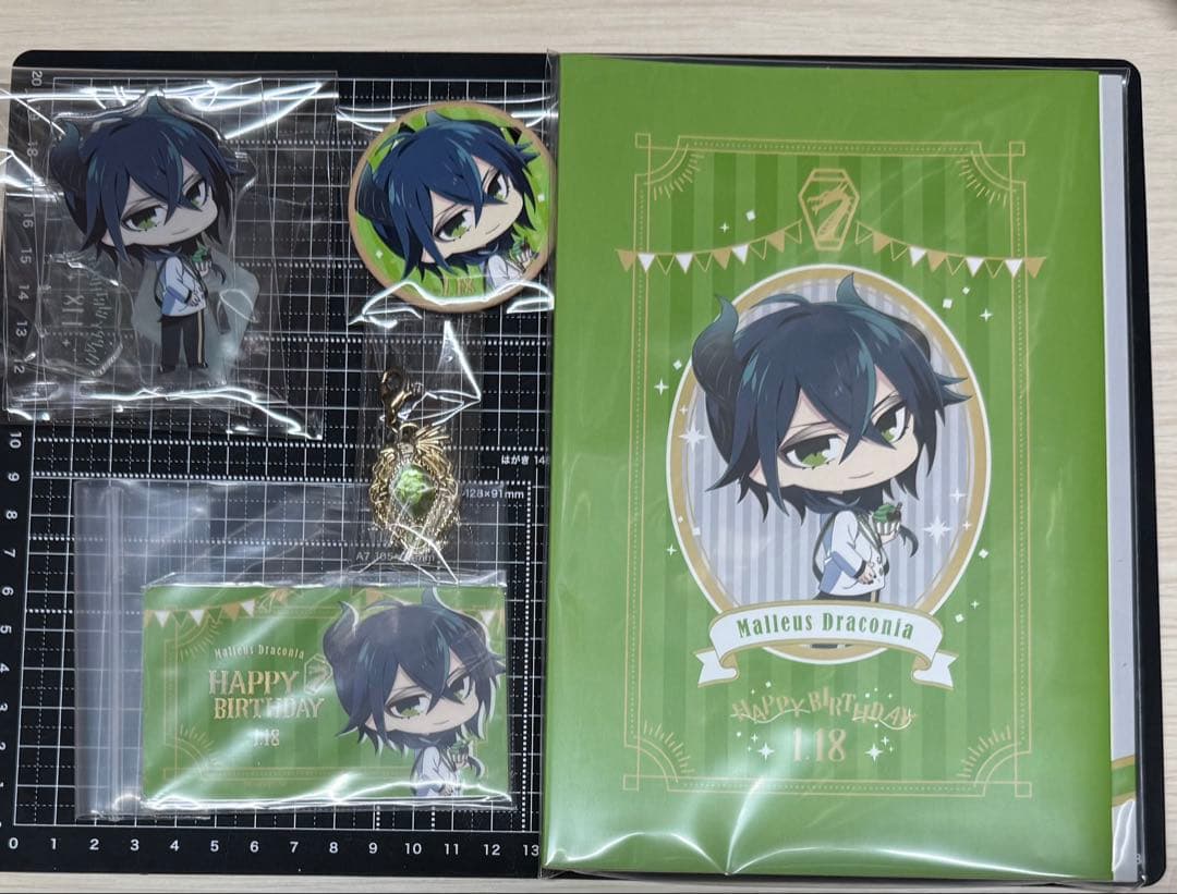 マレウスまとめ売り 誕生日グッズ 缶バッジ アクスタ ツイステ