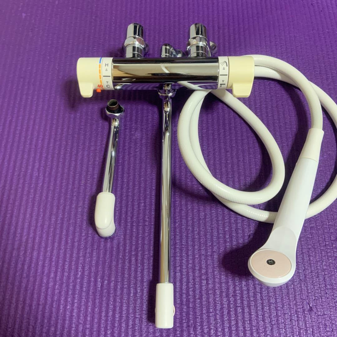 コアラ　TOTO混合水栓蛇口とシャワーヘッド