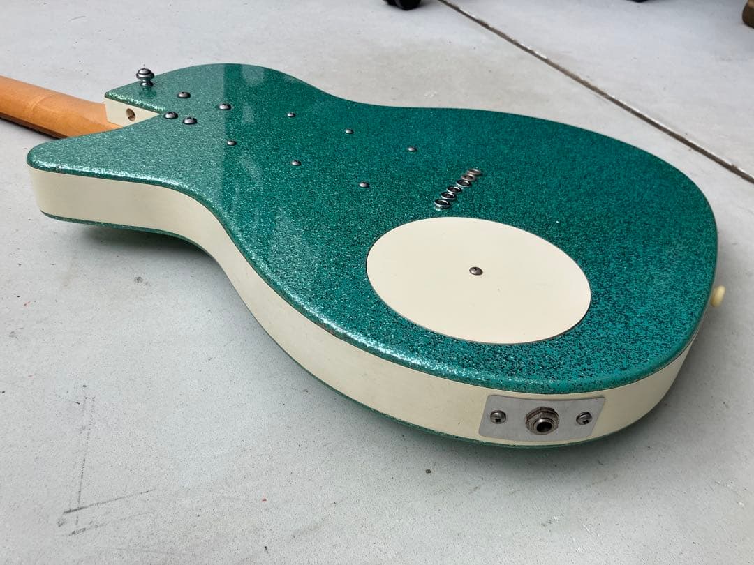 Danelectro 56-U3 スパークルグリーン