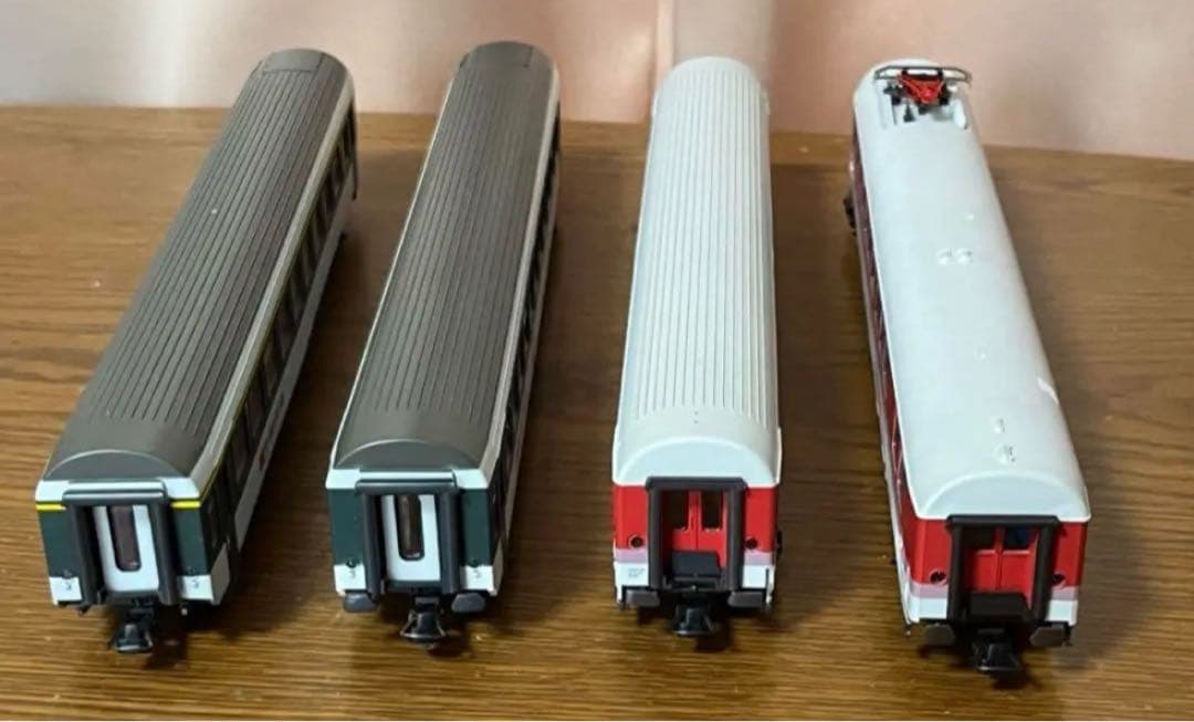 Roco HOゲージ　電気機関車　客車4両　(路面電車　はジャンク) カタログ