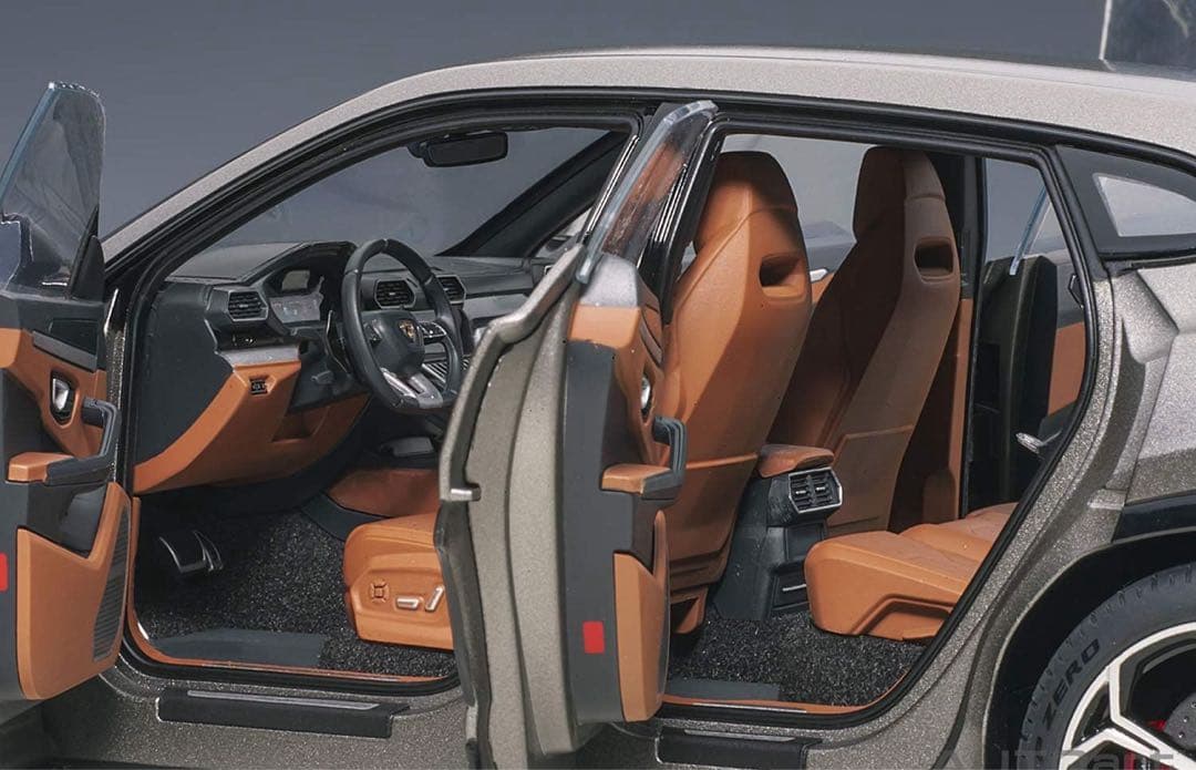 激レア1/18 ランボルギーニウルス模型新品早い者勝ち