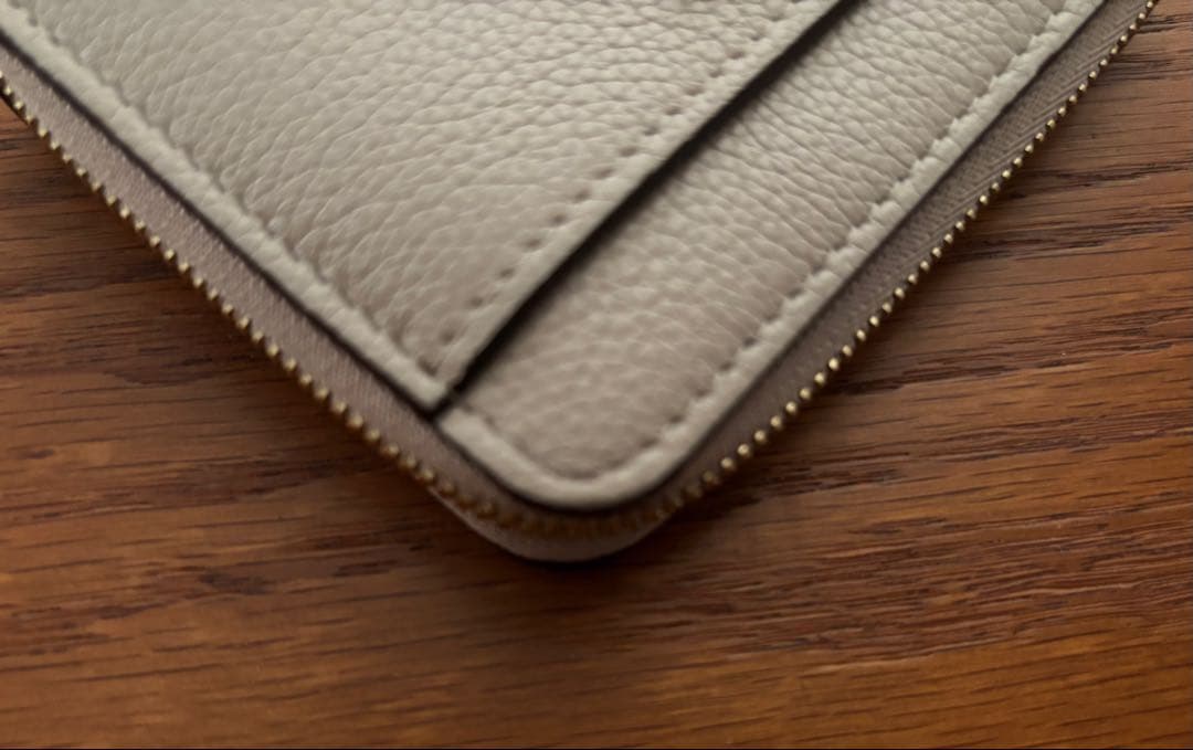 ルイヴィトン ジッピーパース ロックミー ベージュ