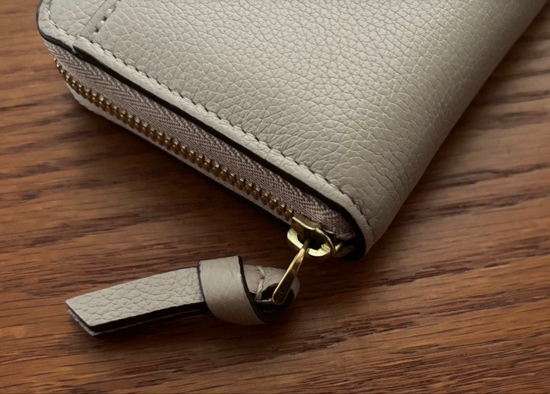 ルイヴィトン ジッピーパース ロックミー ベージュ