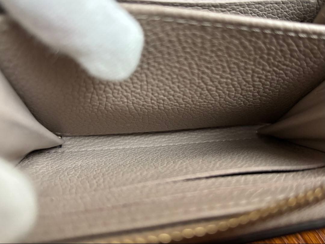 ルイヴィトン ジッピーパース ロックミー ベージュ