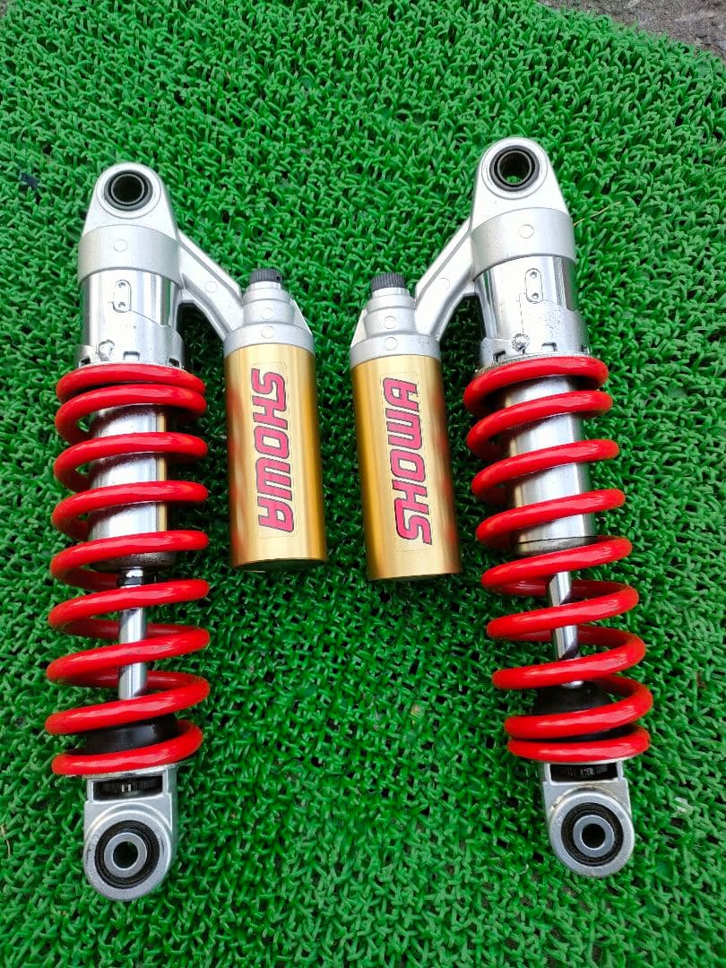 CB1300SF リアサスペンション 左右 SHOWA 純正 SC40 品薄