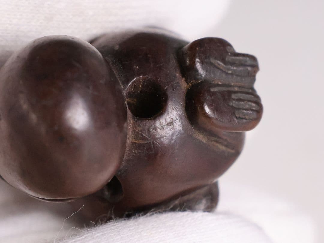 時代 堤物 猿と茄子 木彫 根付 木製【MB176】