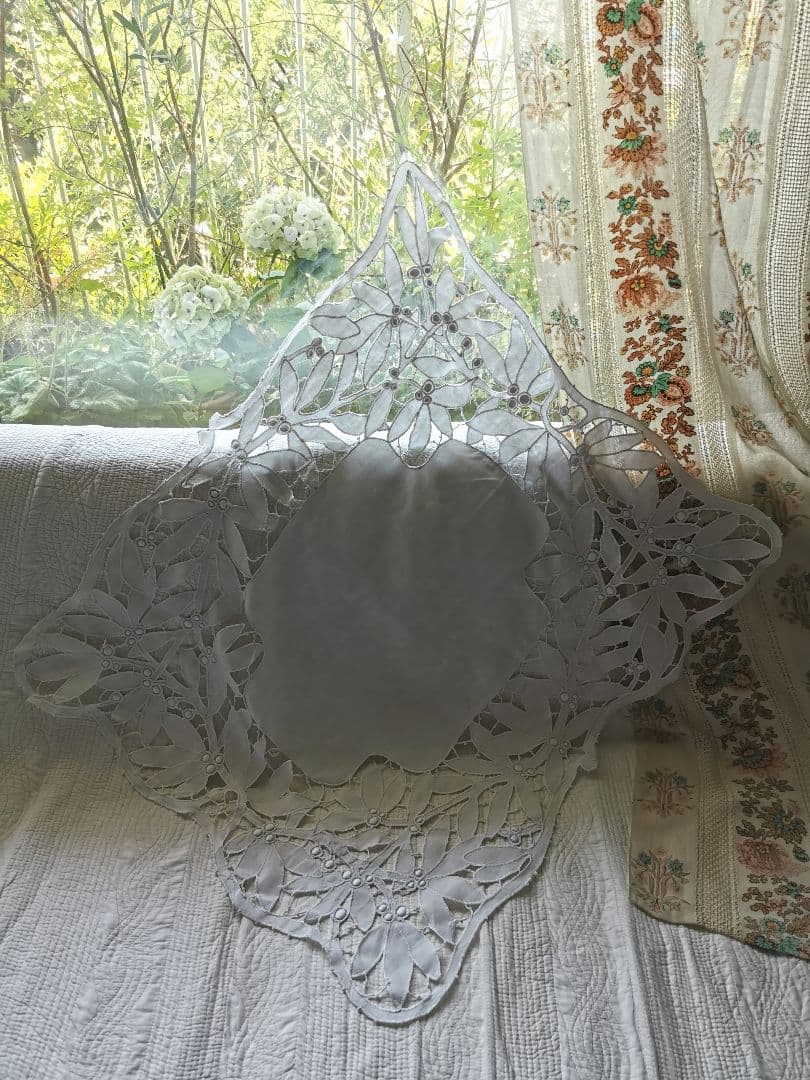 アンティークイタリア 宿り木 オープンカットワーク刺繍 美しい手織りリネンクロス