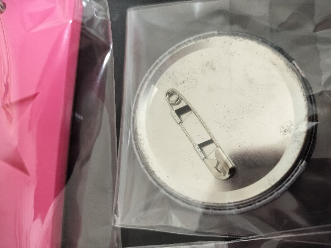 ゴールデンボンバー　サイン入り　ペンライト　金爆 缶バッジ　ライター　セット