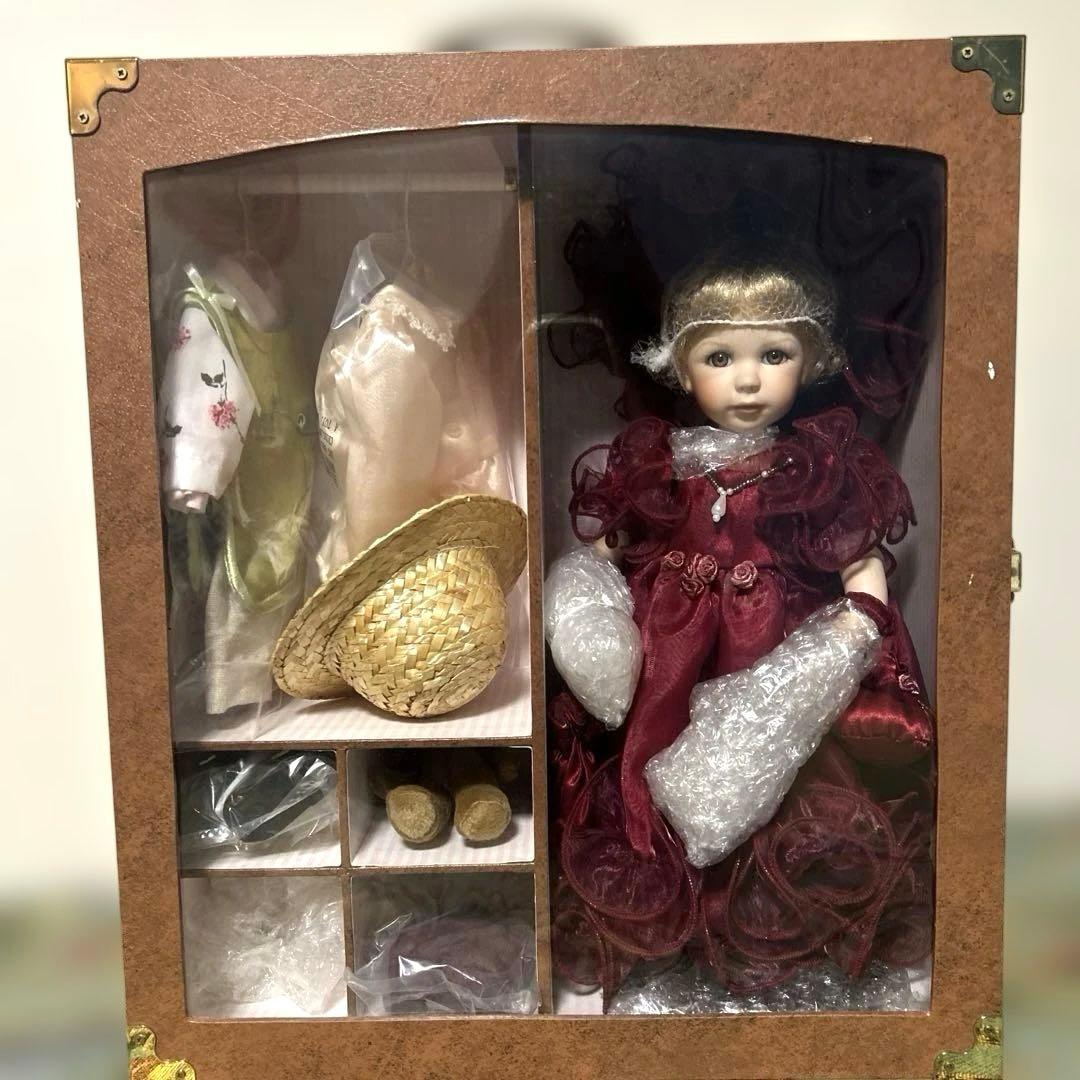 ビスクドール　アンティーク　愛らしいお顔　着せ替え　ドレス　人形　キャビネット