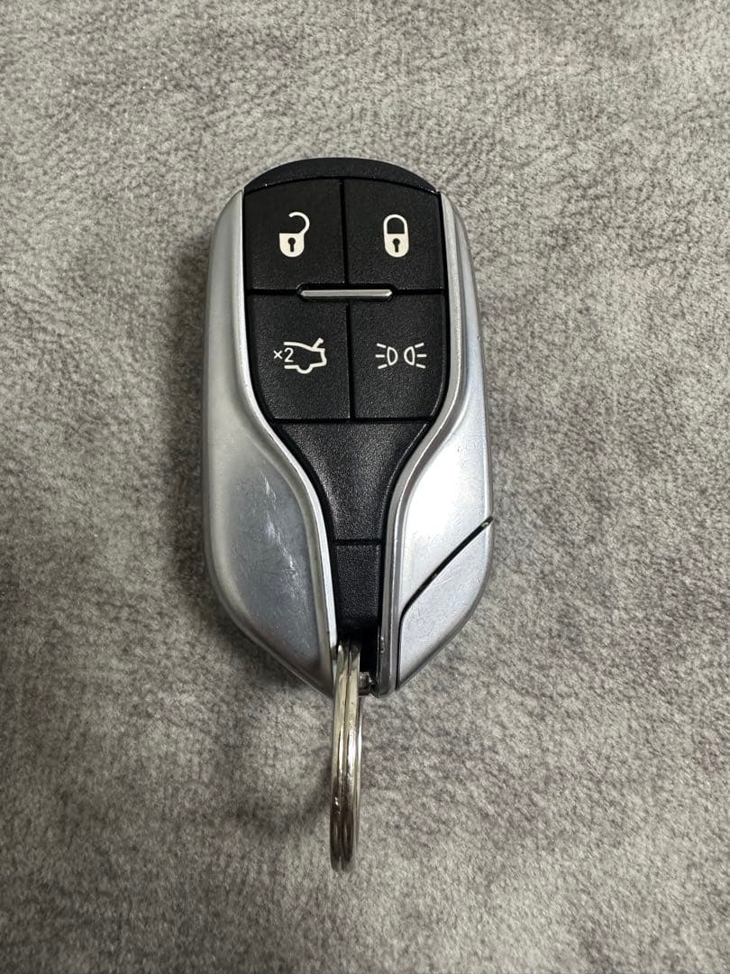 マセラティ キーレスエントリーリモコン