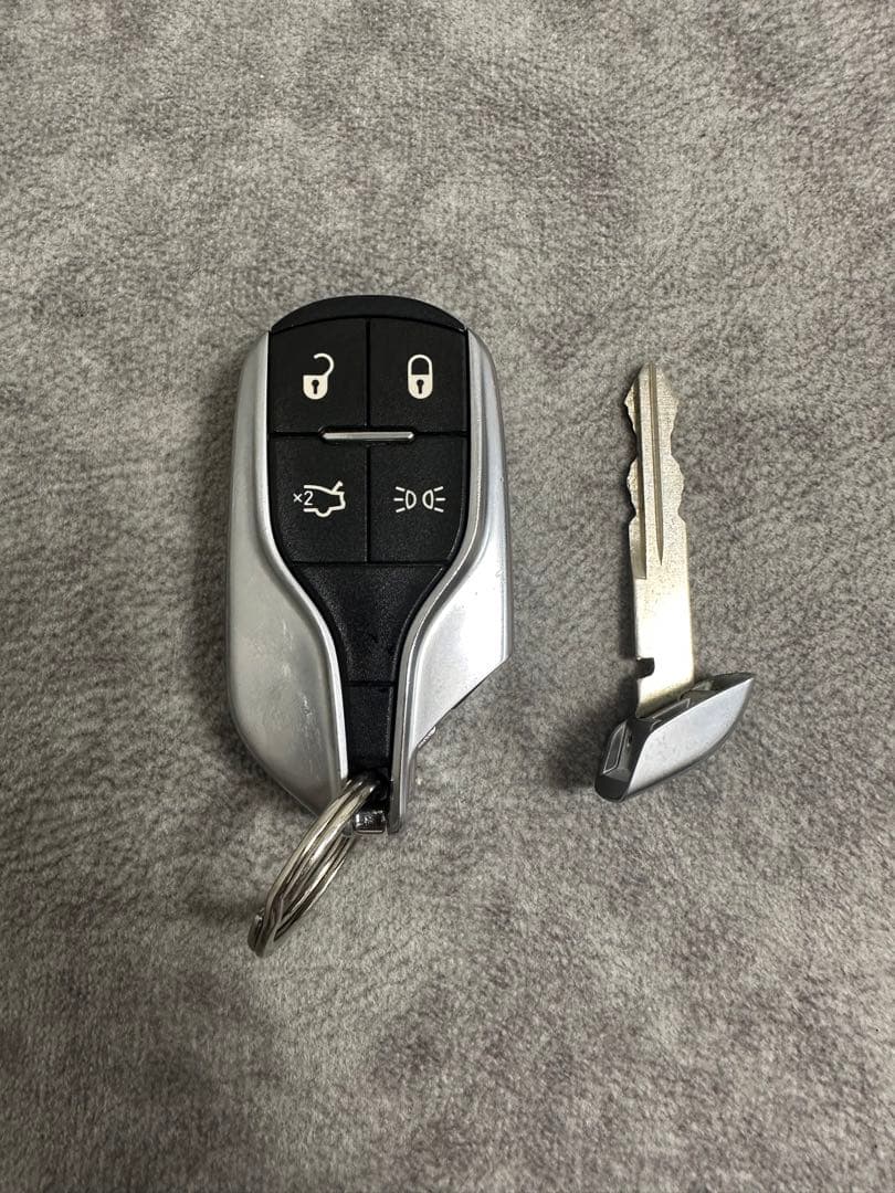 マセラティ キーレスエントリーリモコン