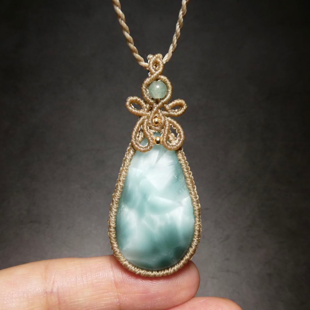 でんちゃん　大粒ヘミモルファイトのマクラメネックレス