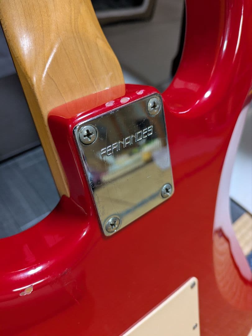 TARGET　レッド ストラトキャスタータイプ エレキギター　フェルナンデス