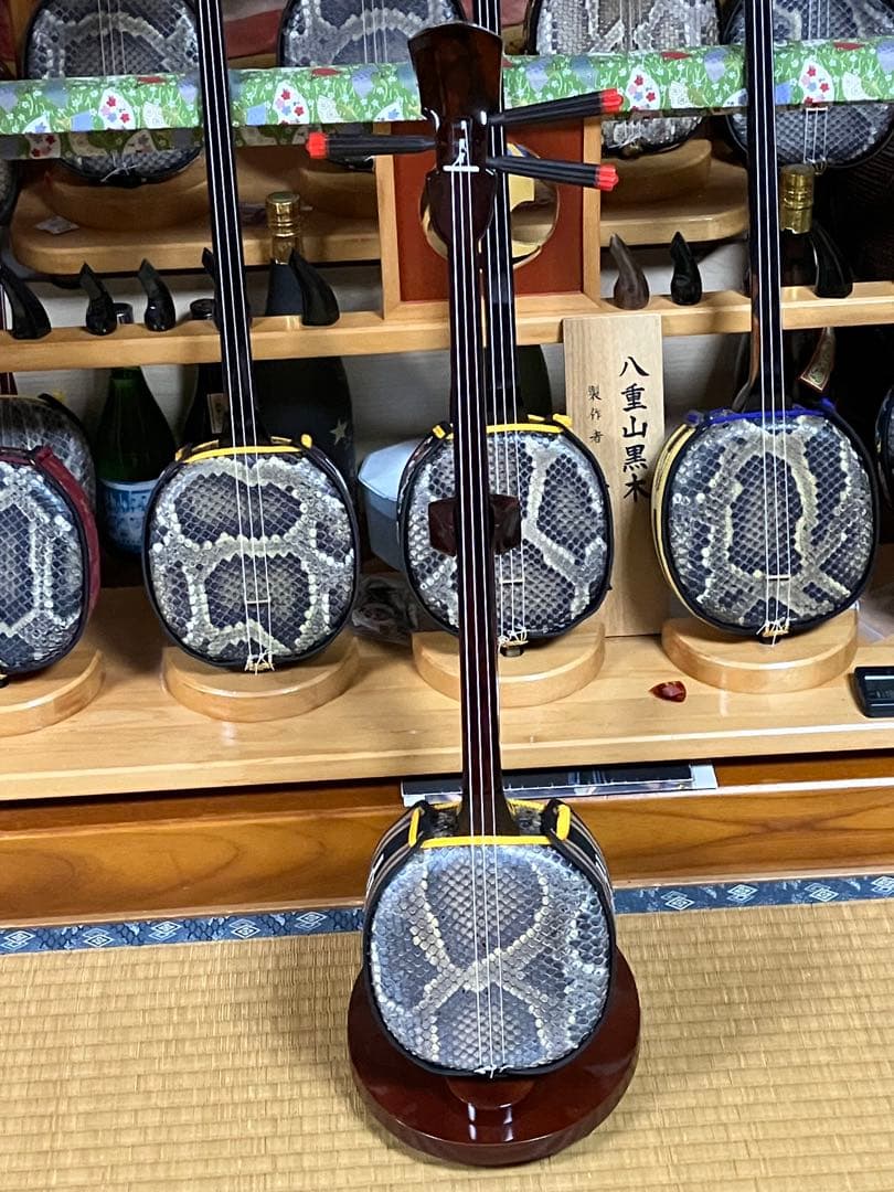 沖縄三線上質クルチ真壁型本皮一枚張りスンチ塗り期間限定出品